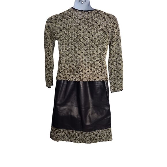 AKRIS lamb leather skirt with trim and matching v-neck top set 12 - Picture 3 of 13